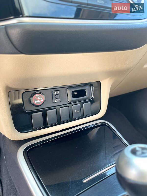 Внедорожник / Кроссовер Mitsubishi Outlander 2015 в Кропивницком