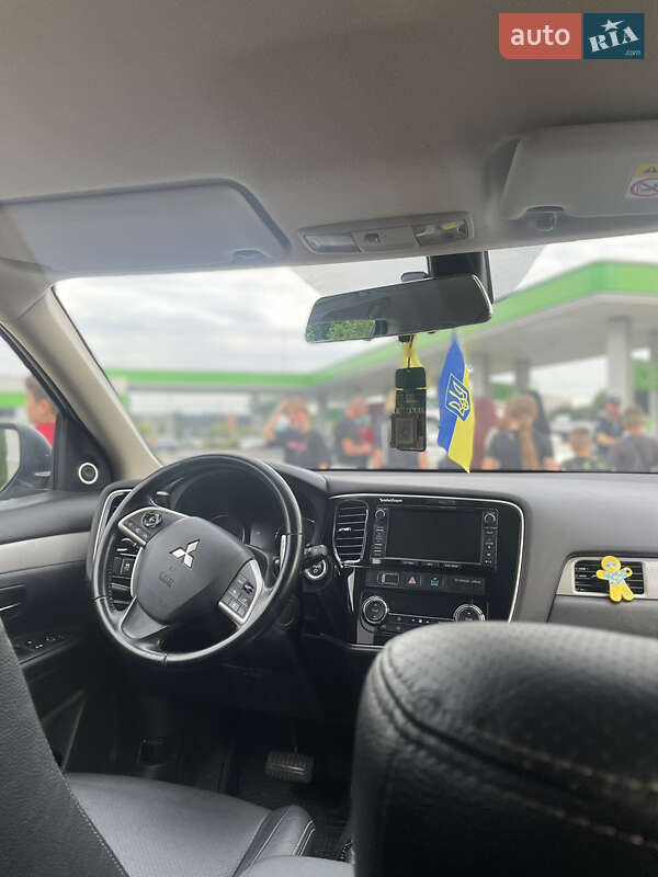 Позашляховик / Кросовер Mitsubishi Outlander 2014 в Житомирі