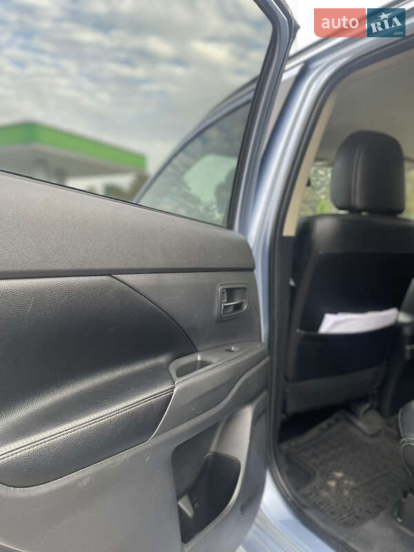 Позашляховик / Кросовер Mitsubishi Outlander 2014 в Житомирі