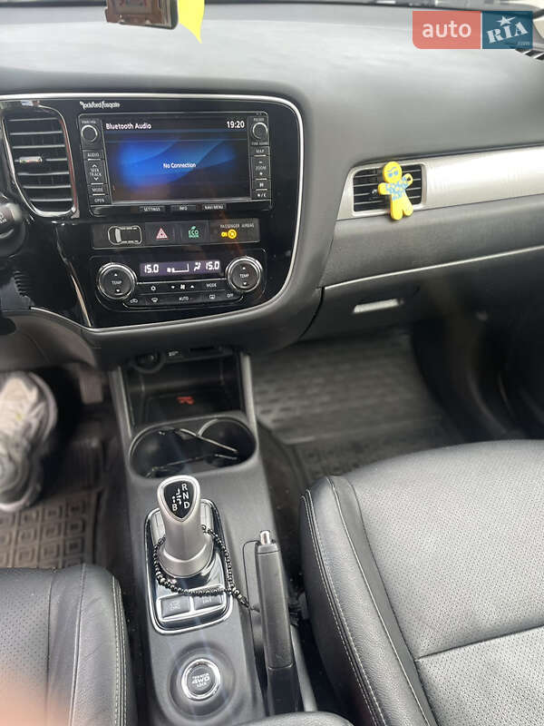 Позашляховик / Кросовер Mitsubishi Outlander 2014 в Житомирі