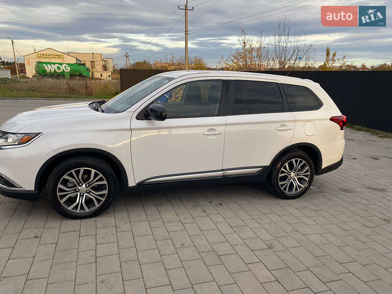 Внедорожник / Кроссовер Mitsubishi Outlander 2016 в Тернополе