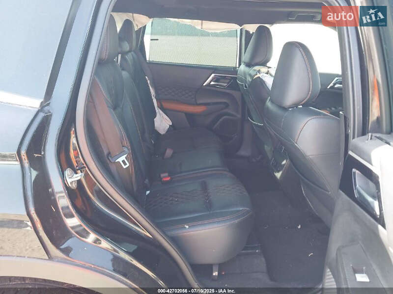 Внедорожник / Кроссовер Mitsubishi Outlander 2022 в Буче