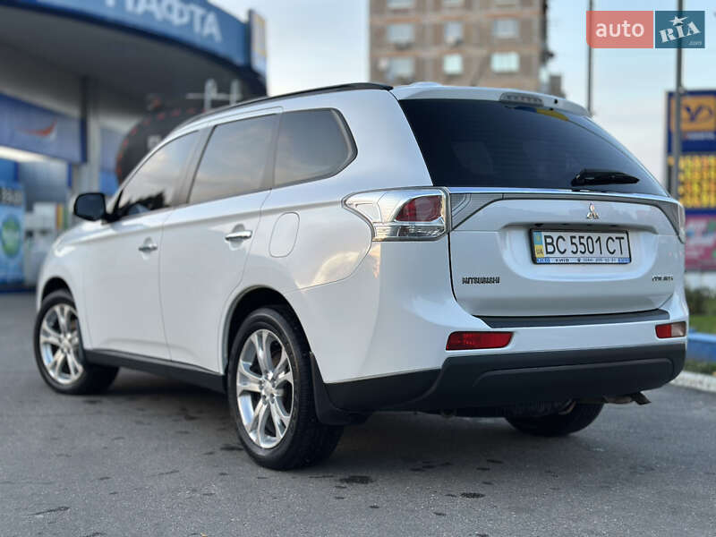 Внедорожник / Кроссовер Mitsubishi Outlander 2012 в Александрие