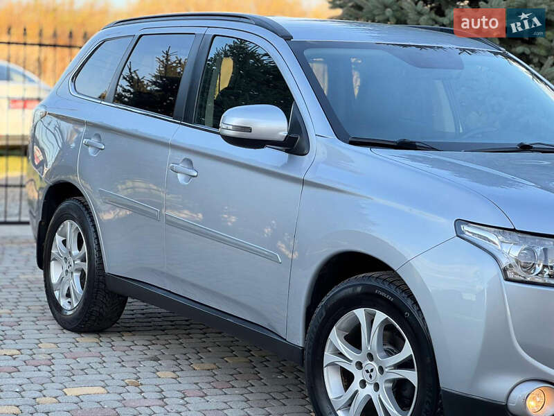 Внедорожник / Кроссовер Mitsubishi Outlander 2012 в Сумах