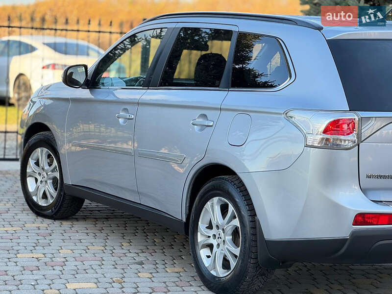 Внедорожник / Кроссовер Mitsubishi Outlander 2012 в Сумах