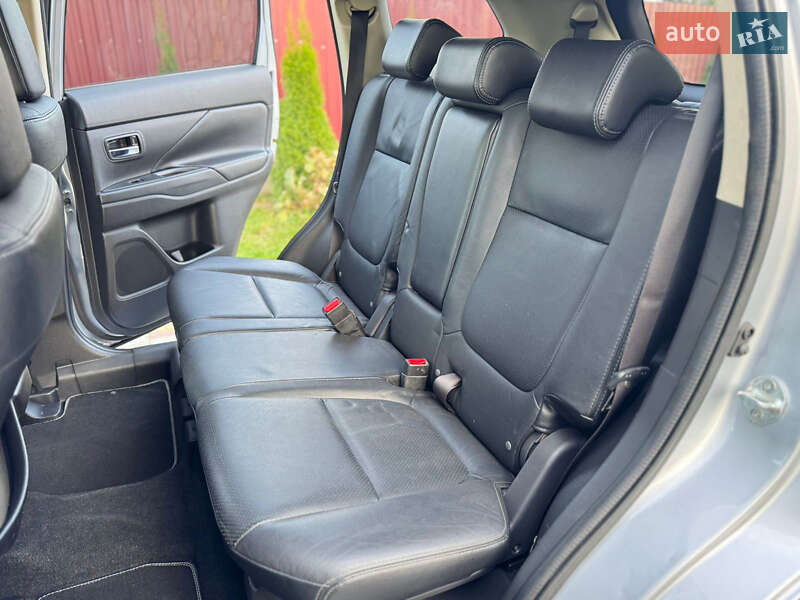 Внедорожник / Кроссовер Mitsubishi Outlander 2012 в Сумах