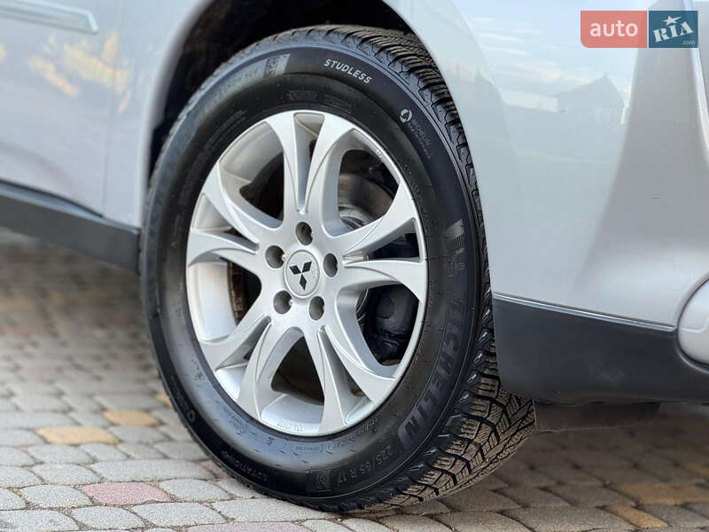 Внедорожник / Кроссовер Mitsubishi Outlander 2012 в Сумах