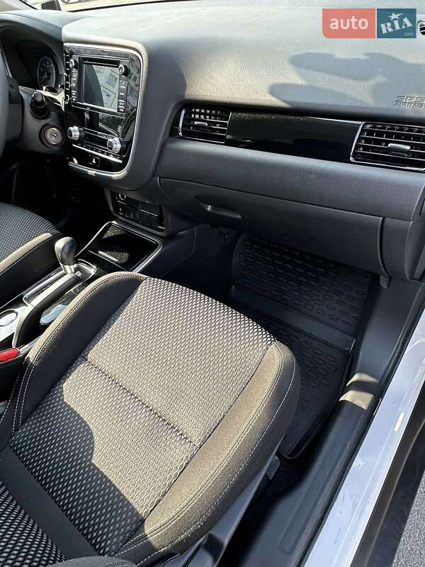 Внедорожник / Кроссовер Mitsubishi Outlander 2019 в Одессе фото 49 Внедорожник / Кроссовер Mitsubishi Outlander 2019 в Одессе