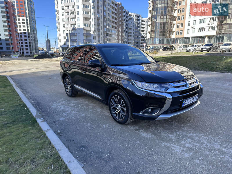 Внедорожник / Кроссовер Mitsubishi Outlander 2015 в Тернополе