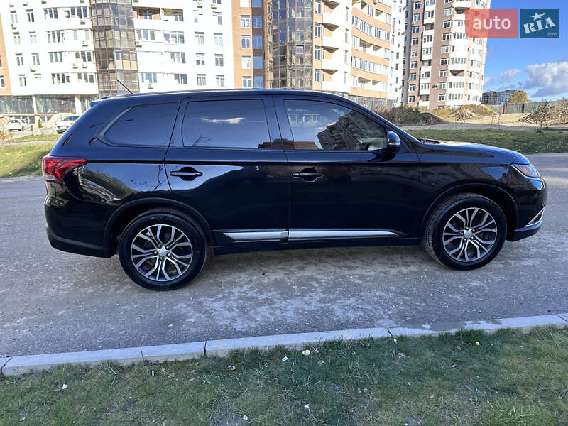 Внедорожник / Кроссовер Mitsubishi Outlander 2015 в Тернополе