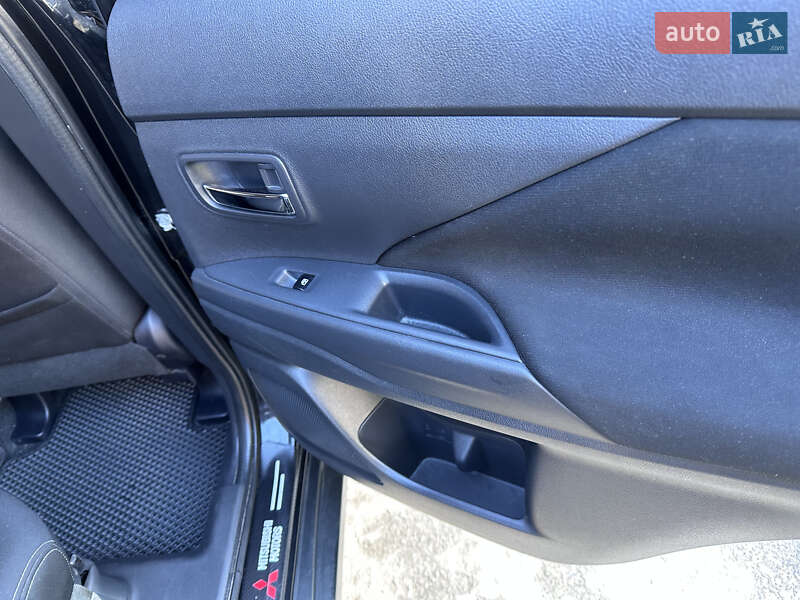 Внедорожник / Кроссовер Mitsubishi Outlander 2015 в Тернополе