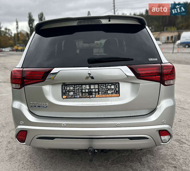 Внедорожник / Кроссовер Mitsubishi Outlander 2020 в Киеве