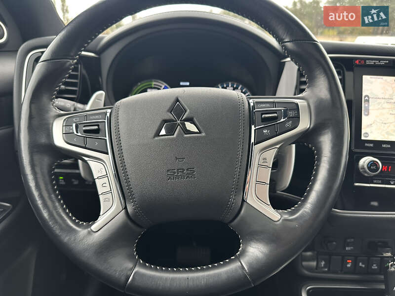 Внедорожник / Кроссовер Mitsubishi Outlander 2020 в Киеве