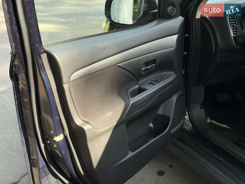 Внедорожник / Кроссовер Mitsubishi Outlander 2017 в Новояворовске фото 11 Внедорожник / Кроссовер Mitsubishi Outlander 2017 в Новояворовске