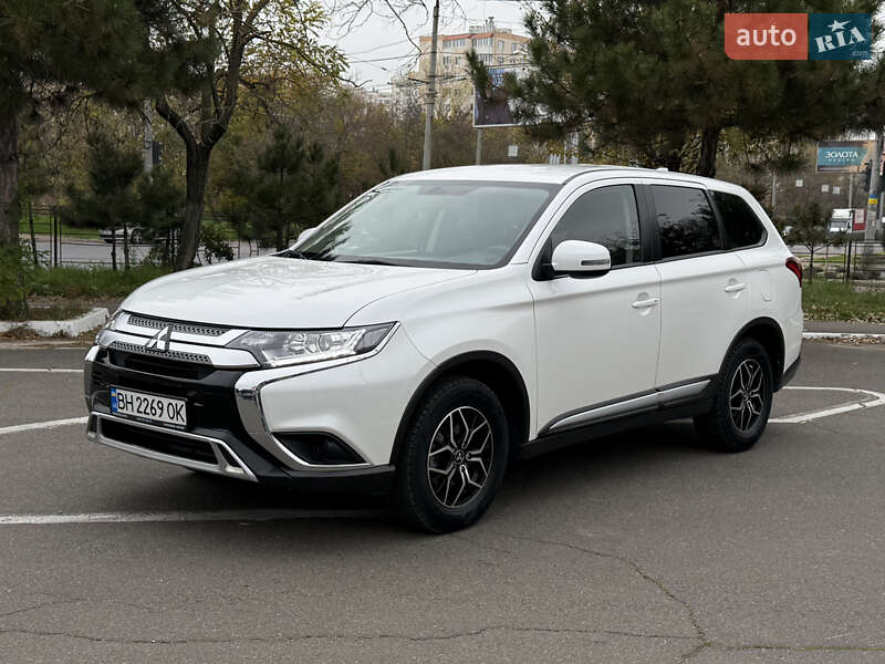 Внедорожник / Кроссовер Mitsubishi Outlander 2021 в Одессе фото 10 Внедорожник / Кроссовер Mitsubishi Outlander 2021 в Одессе