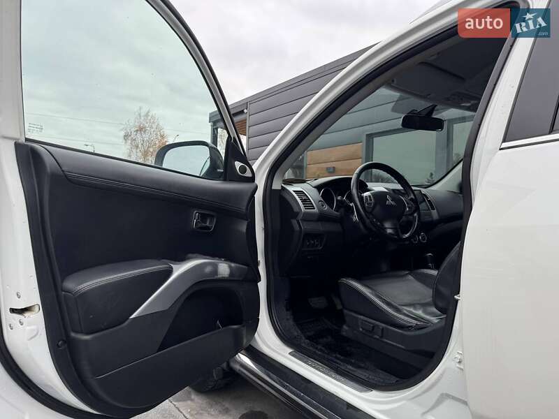 Позашляховик / Кросовер Mitsubishi Outlander 2010 в Рівному