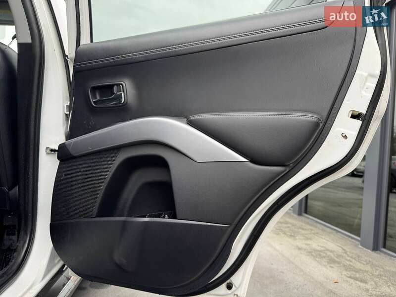 Позашляховик / Кросовер Mitsubishi Outlander 2010 в Рівному