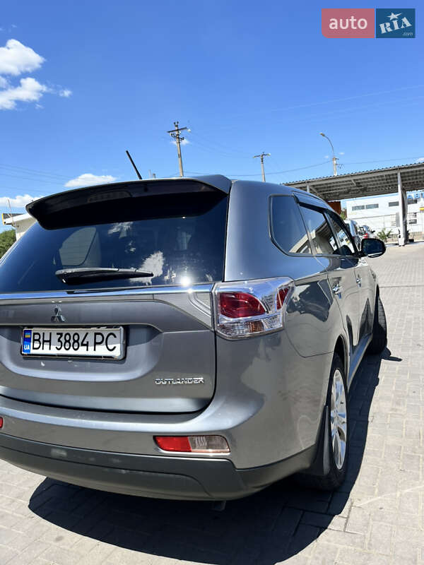 Внедорожник / Кроссовер Mitsubishi Outlander 2013 в Одессе