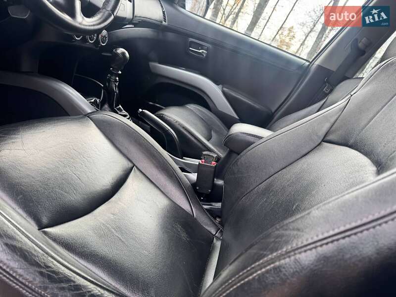 Позашляховик / Кросовер Mitsubishi Outlander 2011 в Охтирці