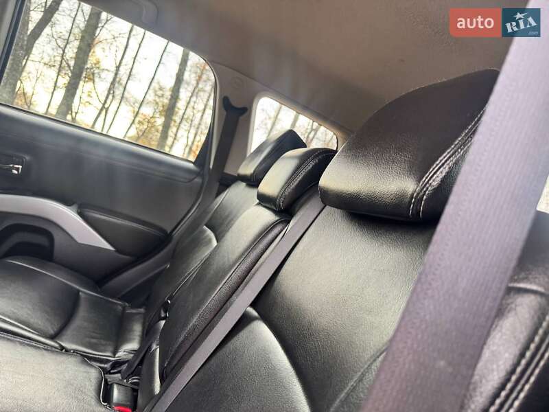Позашляховик / Кросовер Mitsubishi Outlander 2011 в Охтирці