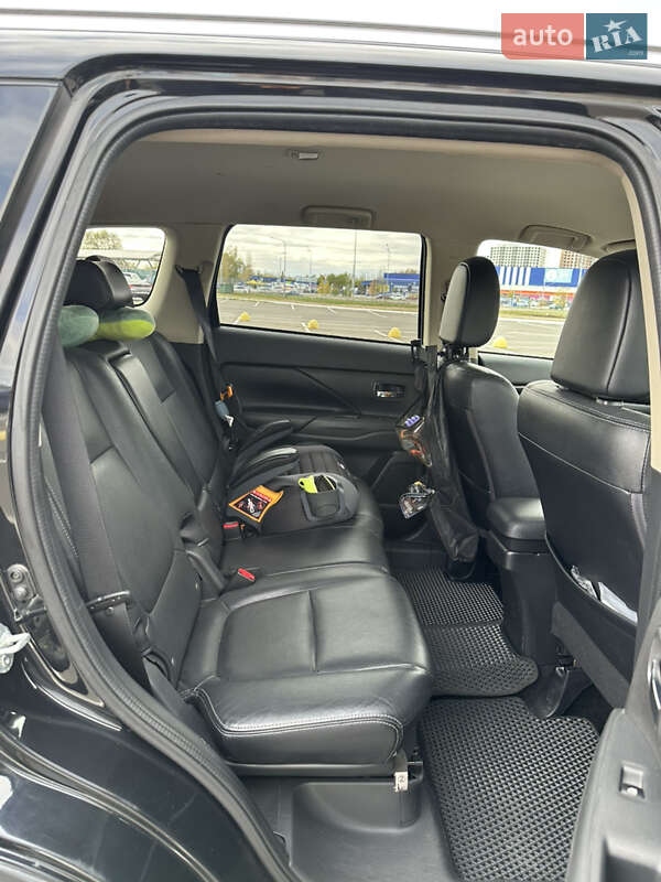 Внедорожник / Кроссовер Mitsubishi Outlander 2017 в Киеве фото 16 Внедорожник / Кроссовер Mitsubishi Outlander 2017 в Киеве