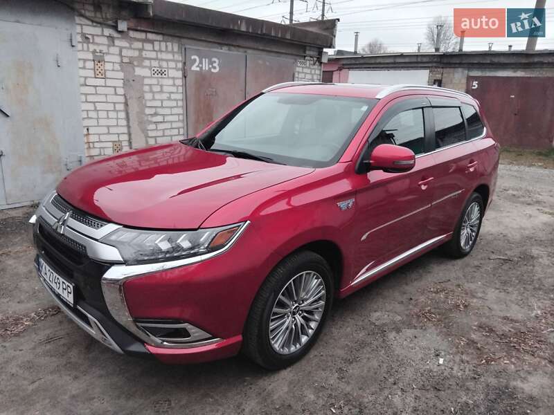 Внедорожник / Кроссовер Mitsubishi Outlander 2019 в Киеве
