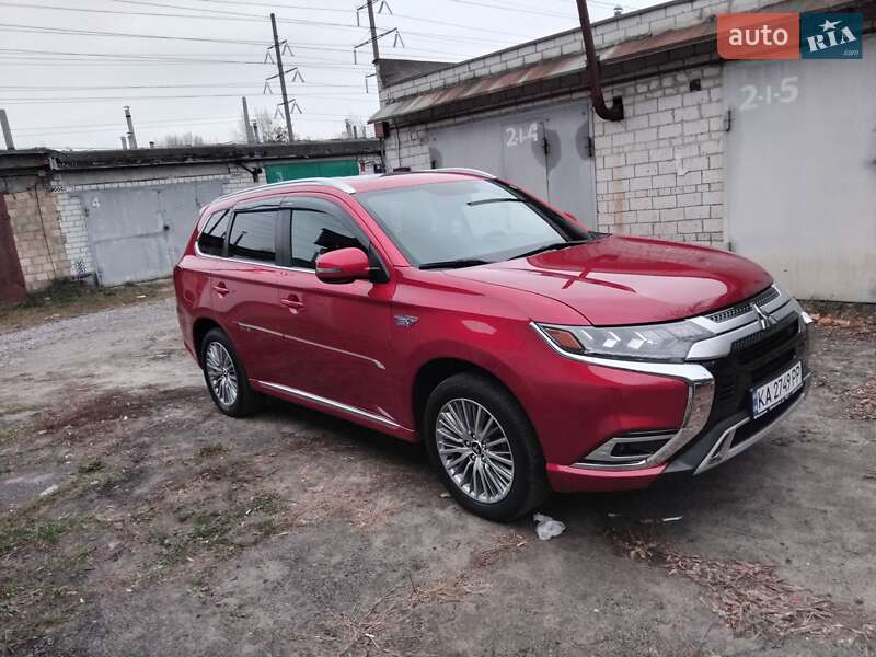 Внедорожник / Кроссовер Mitsubishi Outlander 2019 в Киеве