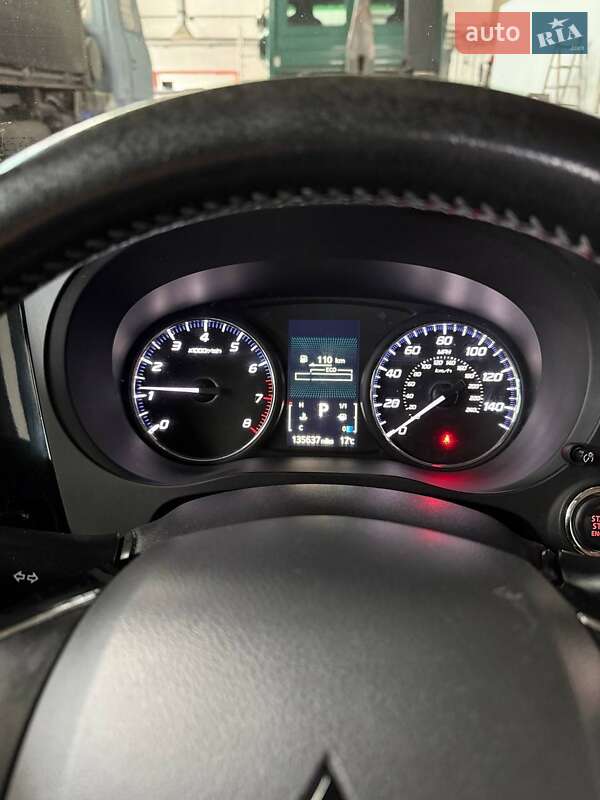 Внедорожник / Кроссовер Mitsubishi Outlander 2015 в Черновцах