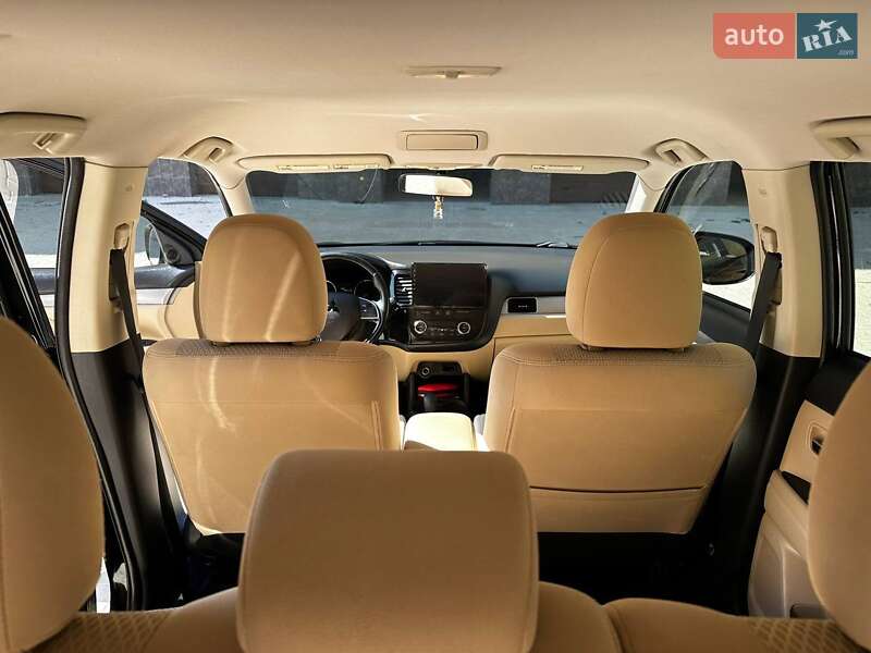 Внедорожник / Кроссовер Mitsubishi Outlander 2015 в Черновцах