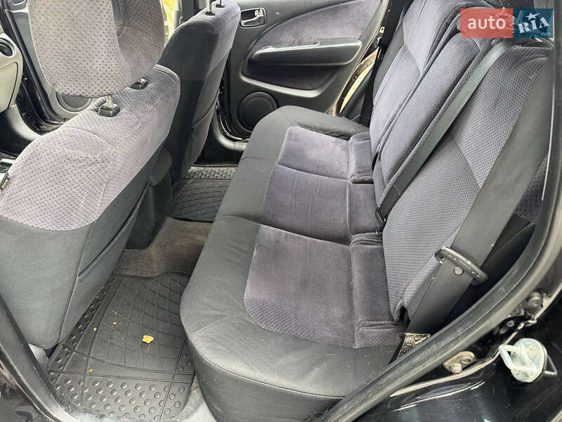 Внедорожник / Кроссовер Mitsubishi Outlander 2005 в Ровно фото 13 Внедорожник / Кроссовер Mitsubishi Outlander 2005 в Ровно