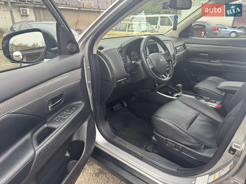 Внедорожник / Кроссовер Mitsubishi Outlander 2019 в Киеве