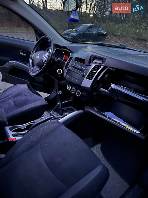 Внедорожник / Кроссовер Mitsubishi Outlander 2008 в Львове фото 9 Внедорожник / Кроссовер Mitsubishi Outlander 2008 в Львове