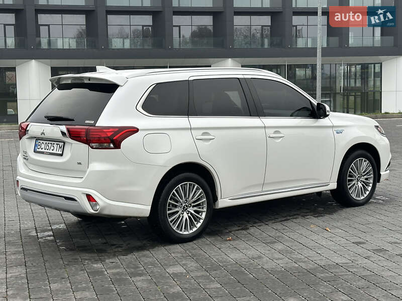 Внедорожник / Кроссовер Mitsubishi Outlander 2021 в Львове