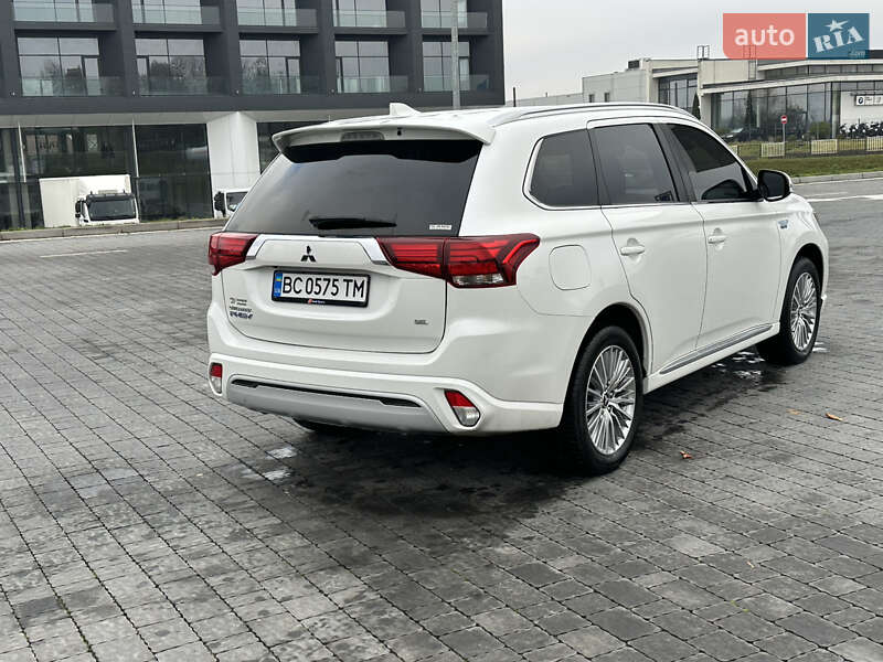 Внедорожник / Кроссовер Mitsubishi Outlander 2021 в Львове