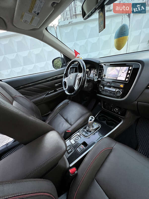 Внедорожник / Кроссовер Mitsubishi Outlander 2018 в Одессе