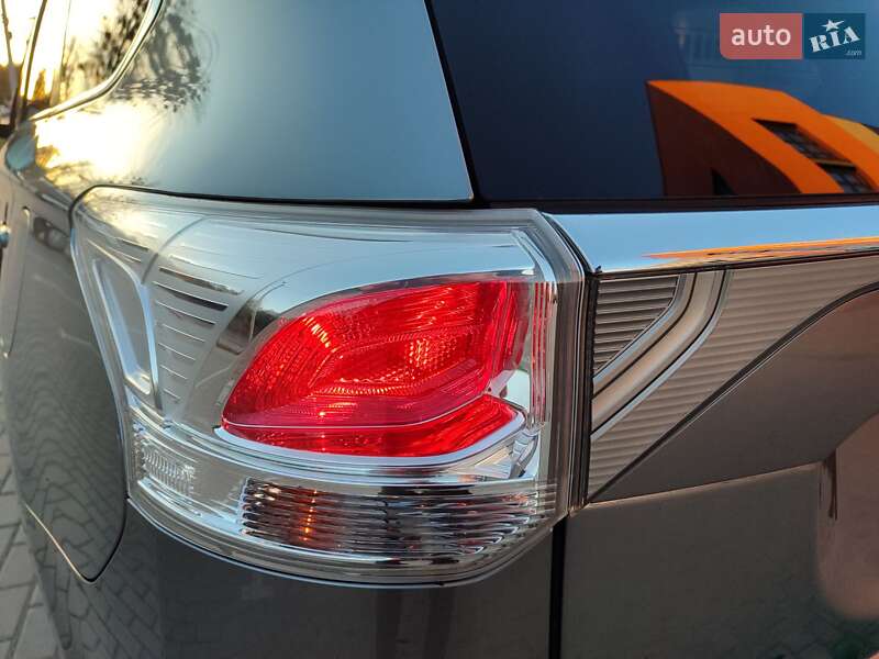 Внедорожник / Кроссовер Mitsubishi Outlander 2013 в Львове