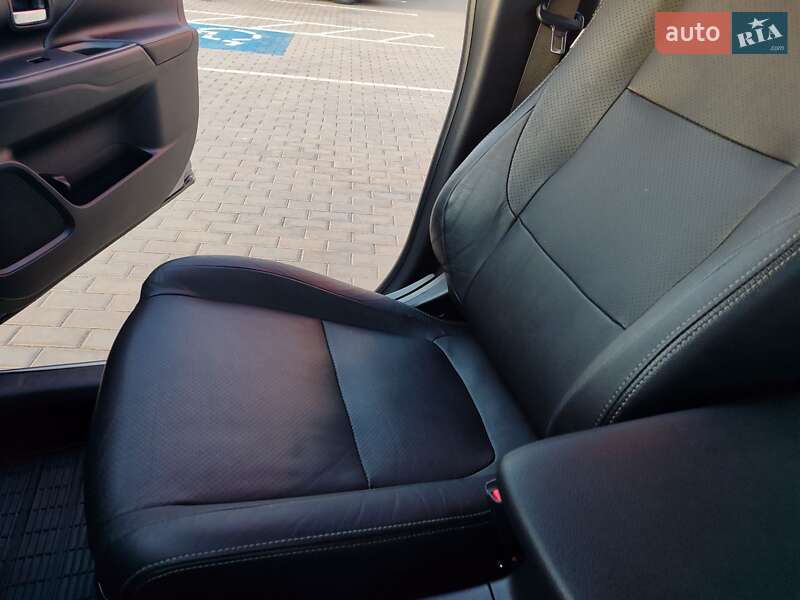 Внедорожник / Кроссовер Mitsubishi Outlander 2013 в Львове