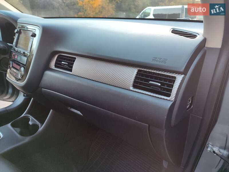 Внедорожник / Кроссовер Mitsubishi Outlander 2013 в Львове