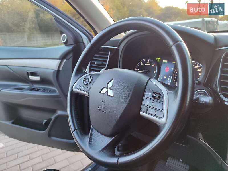 Внедорожник / Кроссовер Mitsubishi Outlander 2013 в Львове