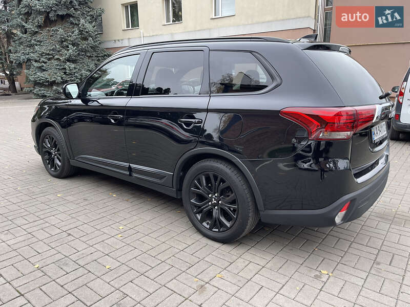 Позашляховик / Кросовер Mitsubishi Outlander 2018 в Чернігові