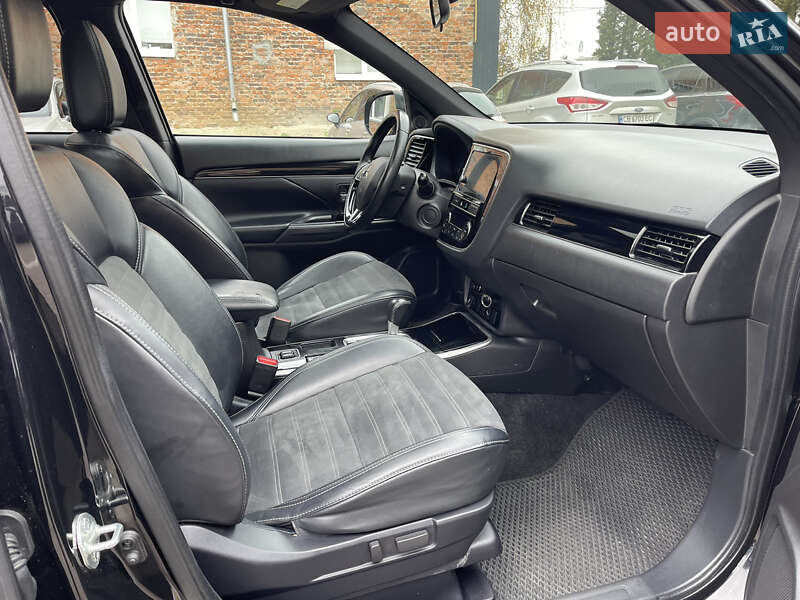 Позашляховик / Кросовер Mitsubishi Outlander 2018 в Чернігові