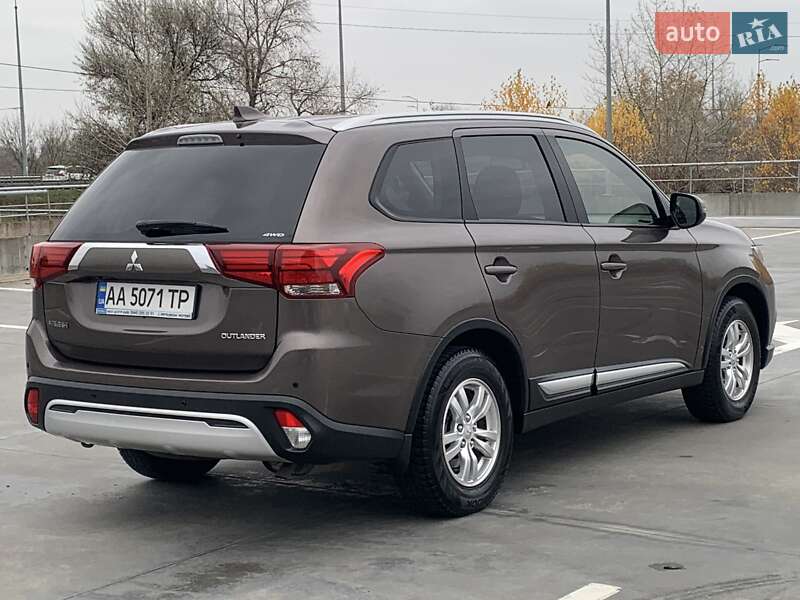 Внедорожник / Кроссовер Mitsubishi Outlander 2018 в Киеве фото 10 Внедорожник / Кроссовер Mitsubishi Outlander 2018 в Киеве