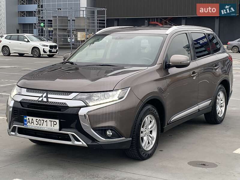 Внедорожник / Кроссовер Mitsubishi Outlander 2018 в Киеве фото 13 Внедорожник / Кроссовер Mitsubishi Outlander 2018 в Киеве