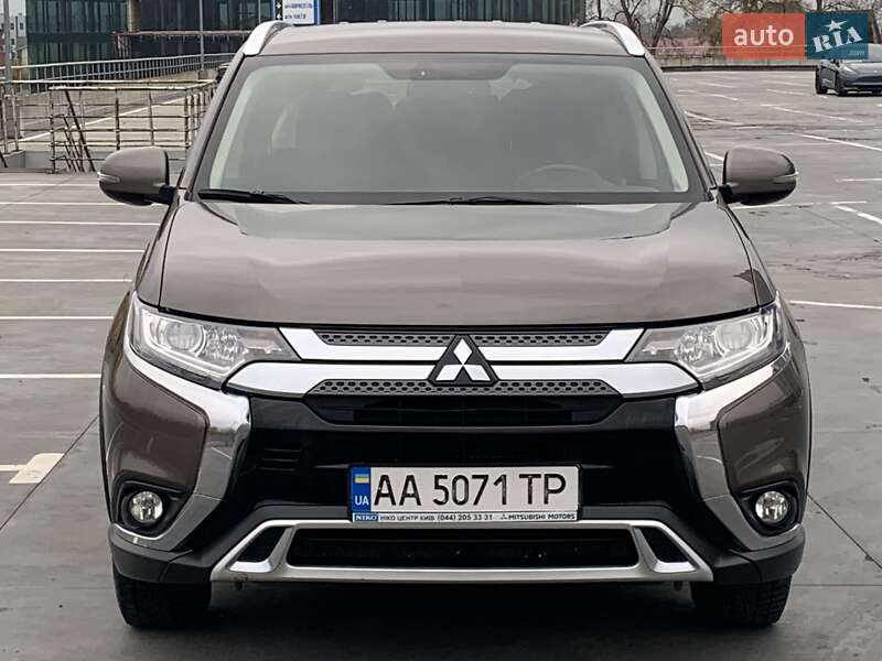 Внедорожник / Кроссовер Mitsubishi Outlander 2018 в Киеве фото 12 Внедорожник / Кроссовер Mitsubishi Outlander 2018 в Киеве
