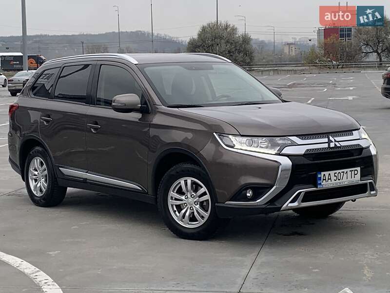Внедорожник / Кроссовер Mitsubishi Outlander 2018 в Киеве фото 37 Внедорожник / Кроссовер Mitsubishi Outlander 2018 в Киеве