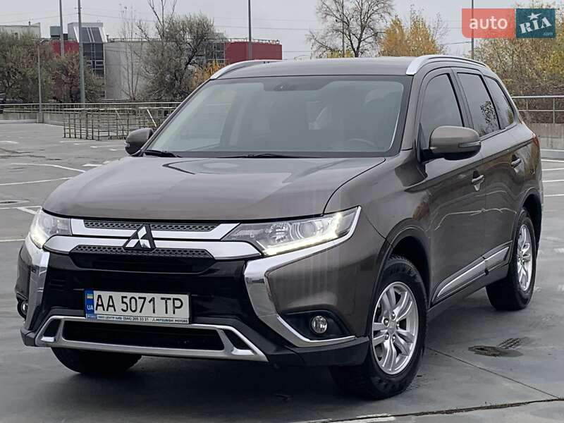 Внедорожник / Кроссовер Mitsubishi Outlander 2018 в Киеве фото 40 Внедорожник / Кроссовер Mitsubishi Outlander 2018 в Киеве