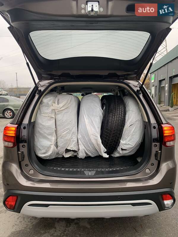 Внедорожник / Кроссовер Mitsubishi Outlander 2018 в Киеве фото 63 Внедорожник / Кроссовер Mitsubishi Outlander 2018 в Киеве