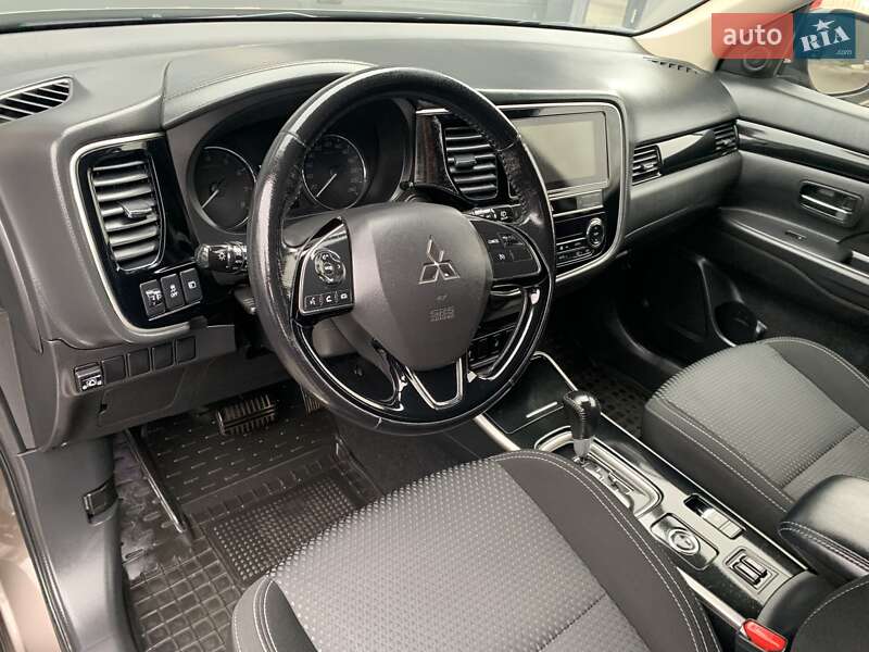 Внедорожник / Кроссовер Mitsubishi Outlander 2018 в Киеве фото 75 Внедорожник / Кроссовер Mitsubishi Outlander 2018 в Киеве