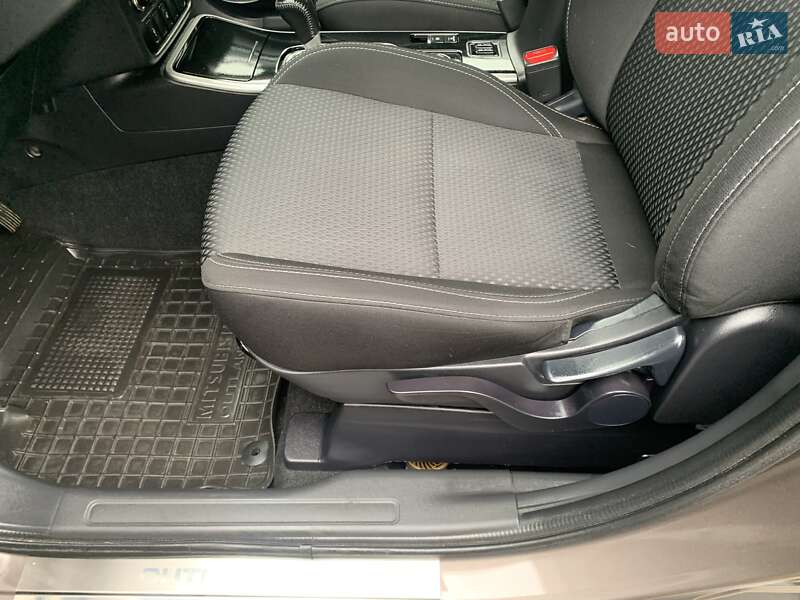 Внедорожник / Кроссовер Mitsubishi Outlander 2018 в Киеве фото 79 Внедорожник / Кроссовер Mitsubishi Outlander 2018 в Киеве