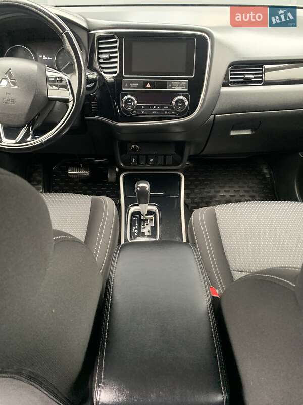 Внедорожник / Кроссовер Mitsubishi Outlander 2018 в Киеве фото 111 Внедорожник / Кроссовер Mitsubishi Outlander 2018 в Киеве